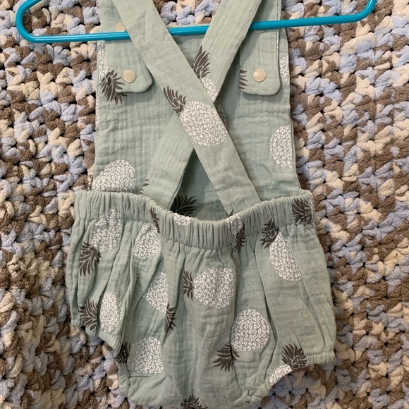 🎉✨HPx2🎉✨Baby Suspender Bodysuit - Picture 3 of 9